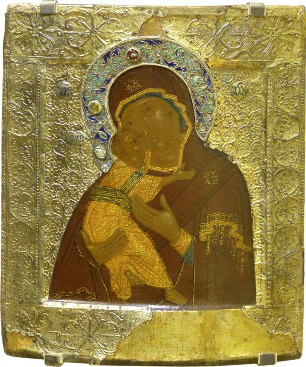 Поясное изображение богоматери с младенцем на правой руке. На богоматери темно-красная с золотой каймой одежда; на младенце - желтая, прописанная золотом.
