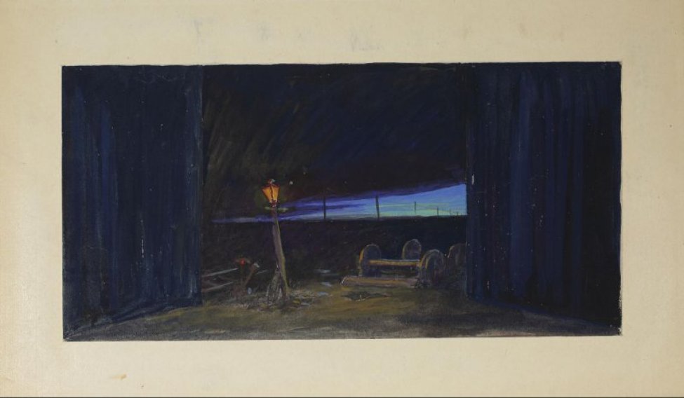 Декорация с изображением горящего фонаря, слева от него железнодорожная стрелка, позади рельсы. Справа от фонаря две колесные пары. Слева и справа темно-синий занавес.
