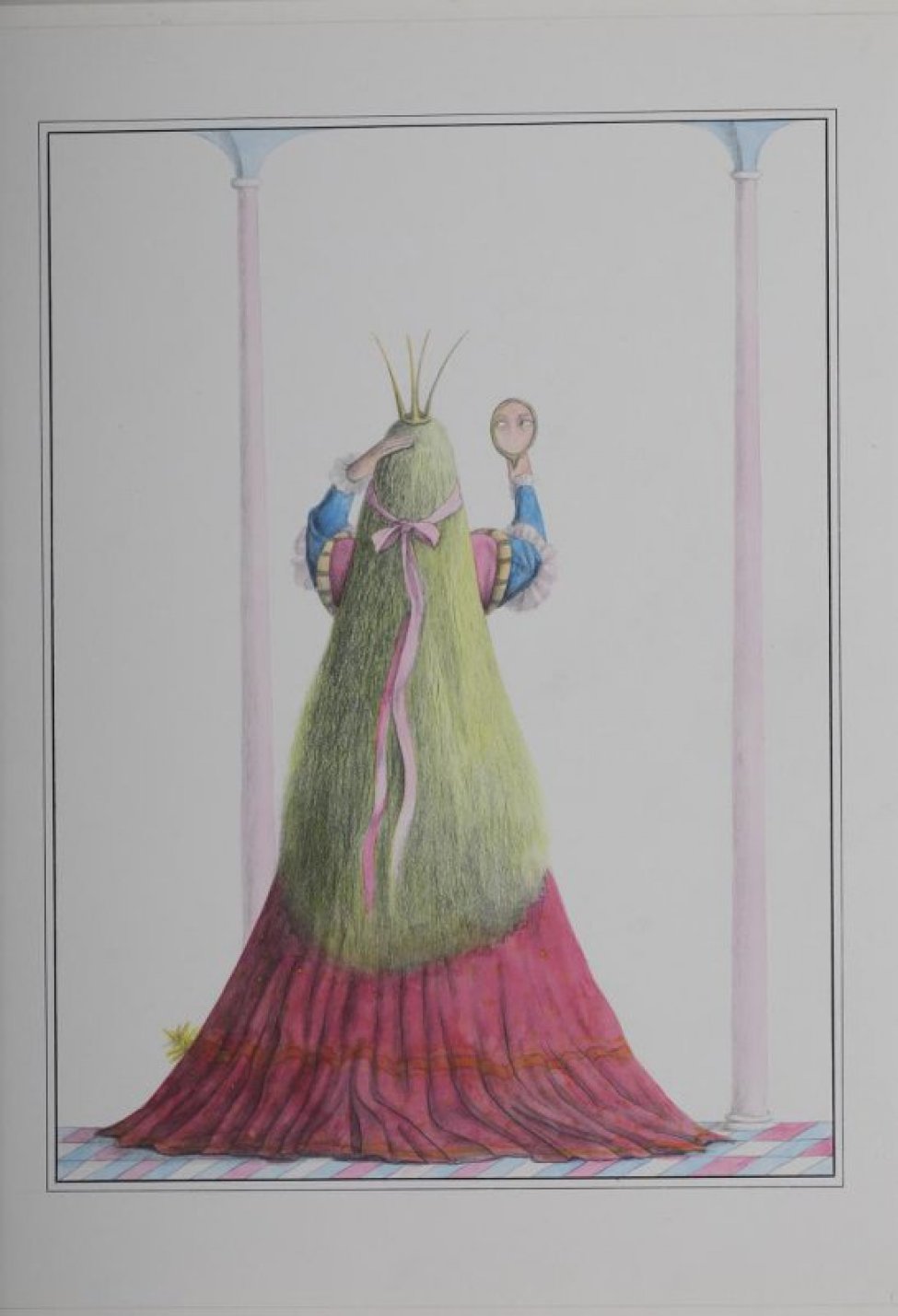 Изображена со спины стоящая у колонны женщина в длинном малиновом платье с короной на голове; в правой руке зеркало.