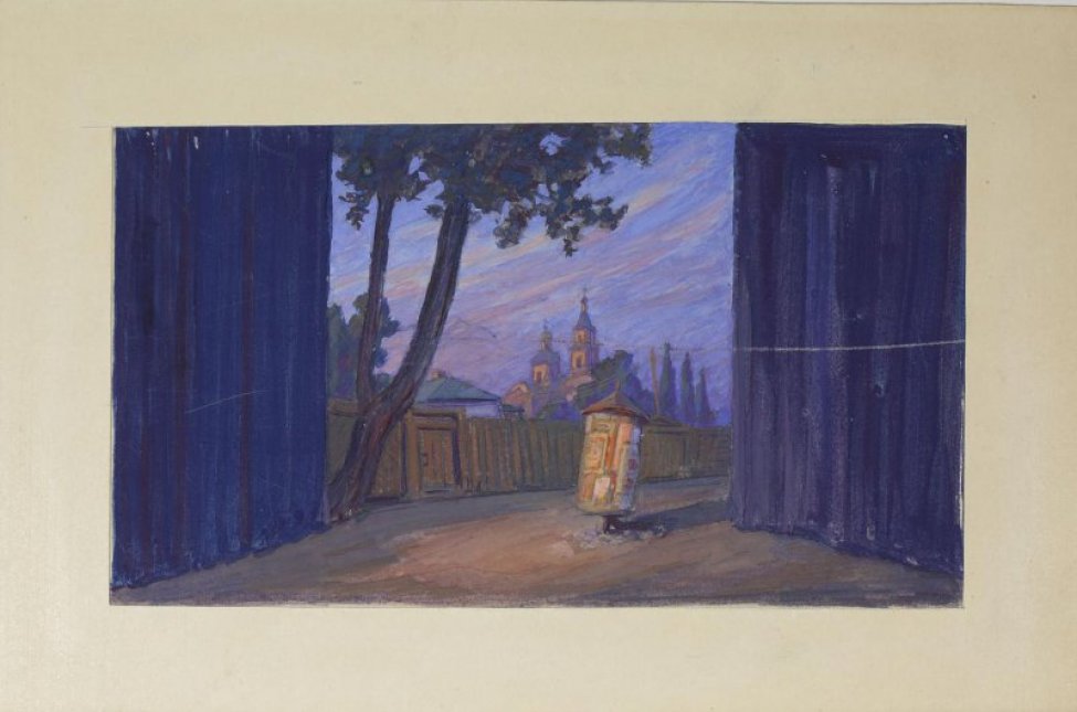 Декорация с изображением городской улицы с деревьями, деревянным забором и церковными зданиями. На переднем плане круглая афишная тумба. Слева и справа темно-синий занавес.