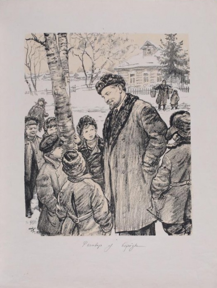 Изображен Ленин В.И.,стоящий возле березы в окружении ребятишек, на фоне зимнего сельского пейзажа. Фигура Ленина развернута на 3/4 поворота влево (от зрителя). Он в зимнем пальто с низким воротником и шапке-ушанке. Левая рука Ленина в кармане пальто. Справа от него одна и слева 6 фигур детей. На втором плане справа женщина с ведрами на коромысле, возле нее ребенок. Позади них справа, за частоколом - дом с мезонином, левее - изгородь и уходящие вдаль заснеженные постройки.