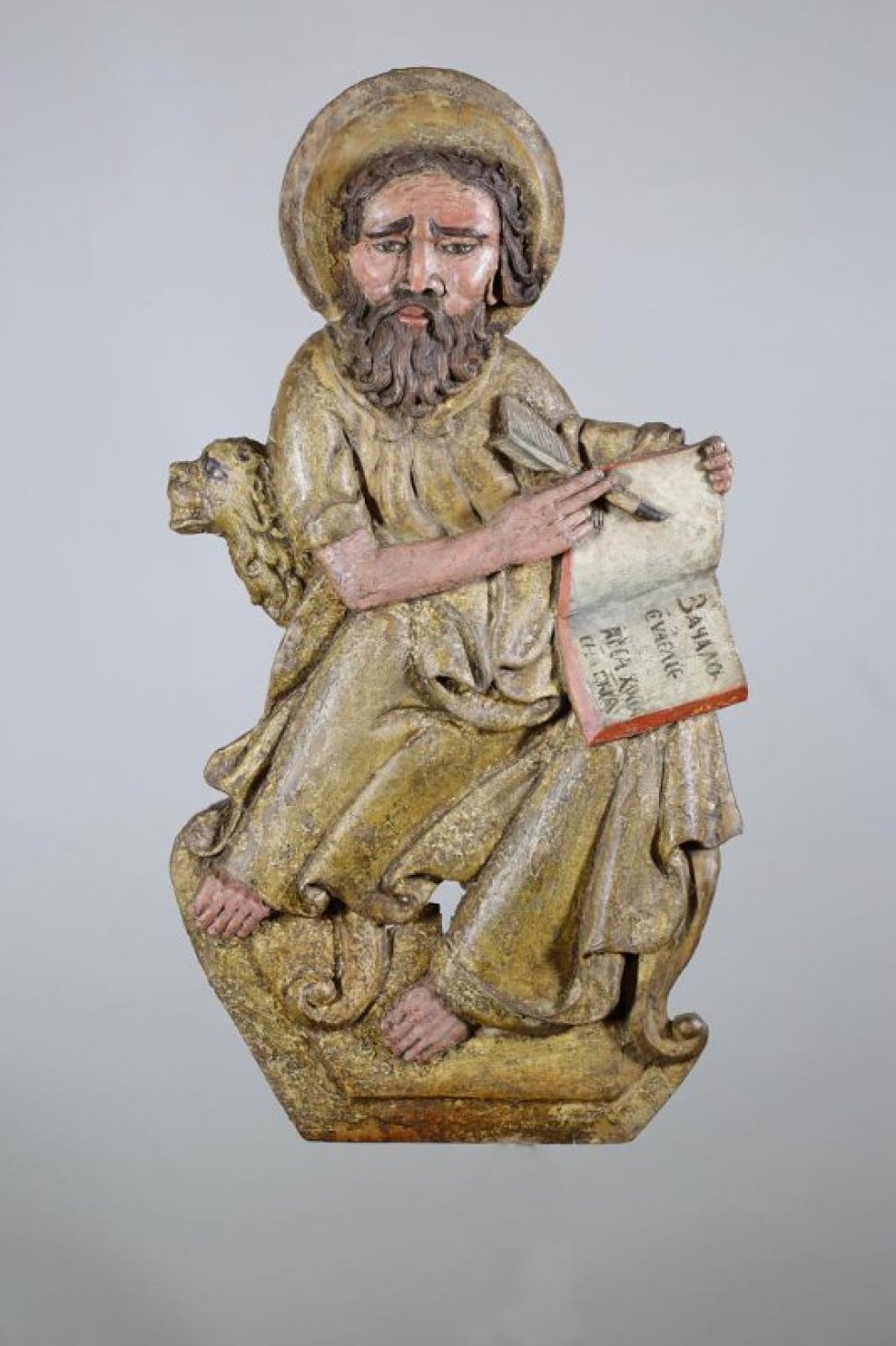 Апостол Марк изображен сидящим на стуле, левой рукой поддерживает книгу с исполненными живописью словом: "Зачало...". В правой руке - перо, из-под локтя этой руки выглядывает голова льва. На голове - нимб.
