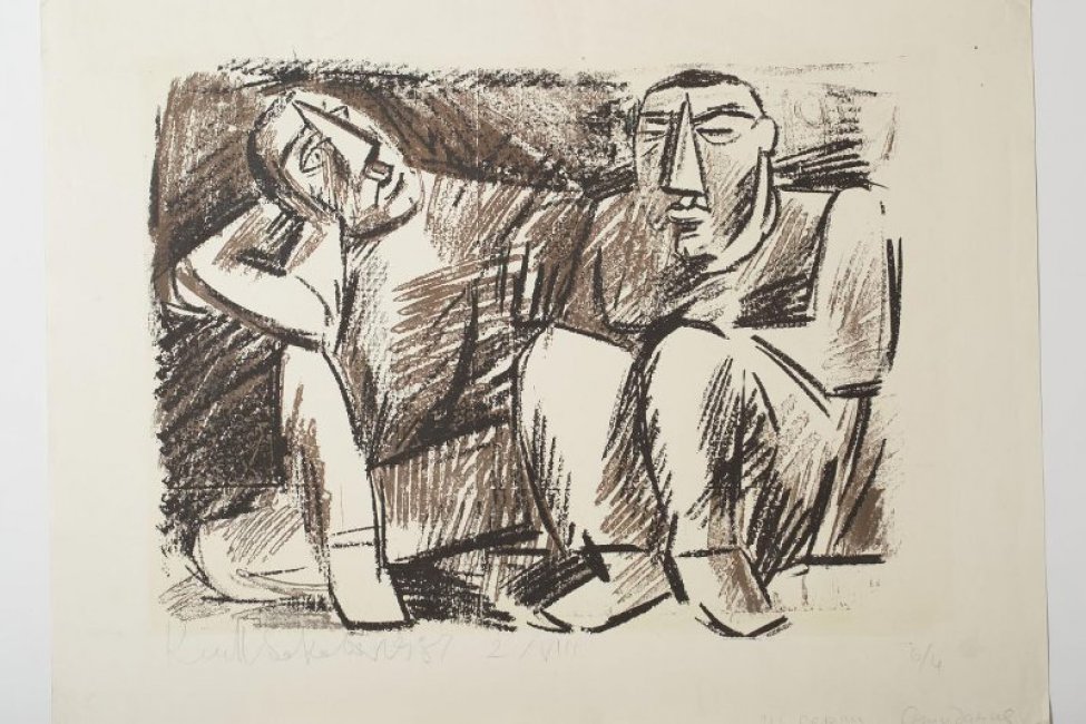 Изображены два человека, сидящих рядом с поджатыми ногами; сидящий слева подпирает голову рукой. В верхней части изображения проступают цифры: 1987.
