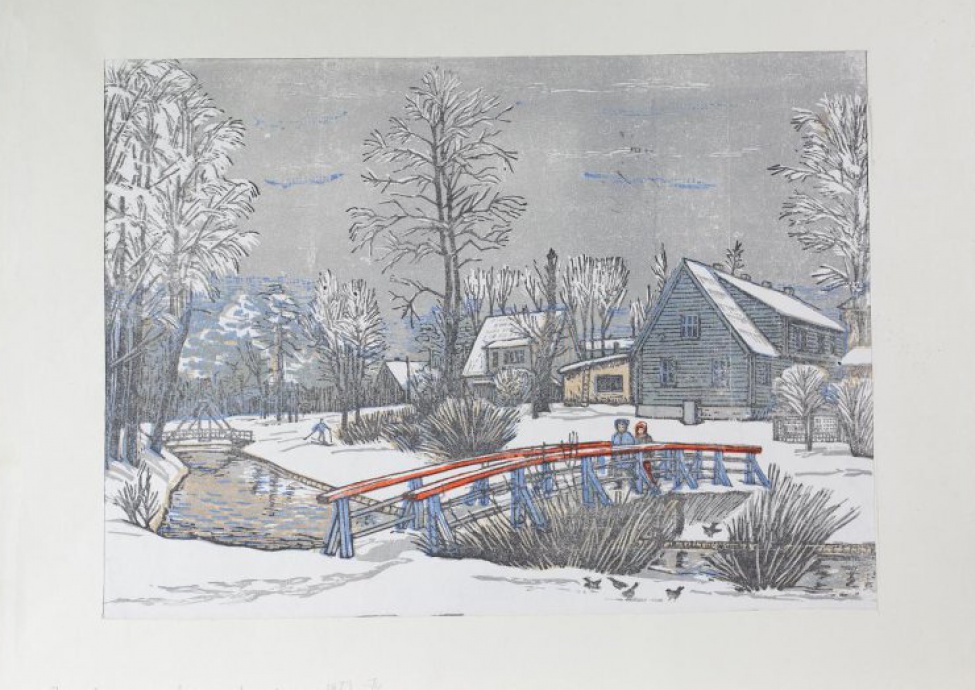 Изображен зимний пейзаж с речкой и мостиком на первом плане, а дальнем плане - домики с остроугольными двускатными крышами.