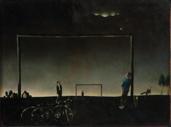 Изображена лунная ночь, футбольное поле с воротами, фигуры молодых людей в разных позах.
