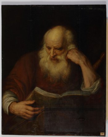 Поясное изображение седобородого лысого пожилого человека в красной одежде, думающего над книгой, подпирающего голову левой рукой.