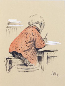 Девочка в светло-красном платье в черный горошек стоит на коленях за столом; в руке карандаш.