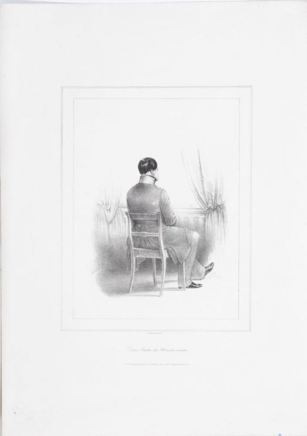 Король изображен сидящим на стуле спиной к зрителю. Одет в длинный мундир с высоким воротником, длинные брюки и штиблеты. За его фигурой видна балюстрада с занавесями по сторонам. Под изображением надпись по-немецки.