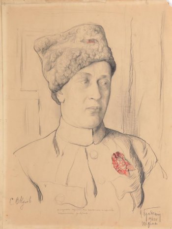 Погрудно изображен мужчина средних лет в папахе с красным значком, в френче с орденом на груди; лицо в повороте вправо, взгляд устремлен вперед.