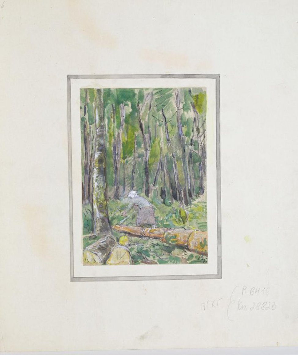 На переднем плане слева изображены чурбаны, справа  - по диагонали поваленный ствол  дерева, около которого склонилась женщина в серой юбке и кофте, в белом платке. На дальнем плане лес.