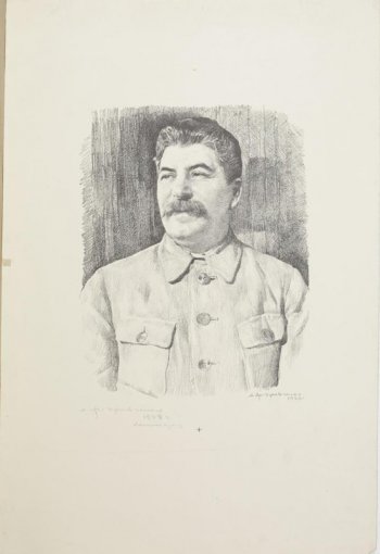 Погрудное изображение И.В.Сталина. Поворот головы 3/4 влево. Фон заштрихован.