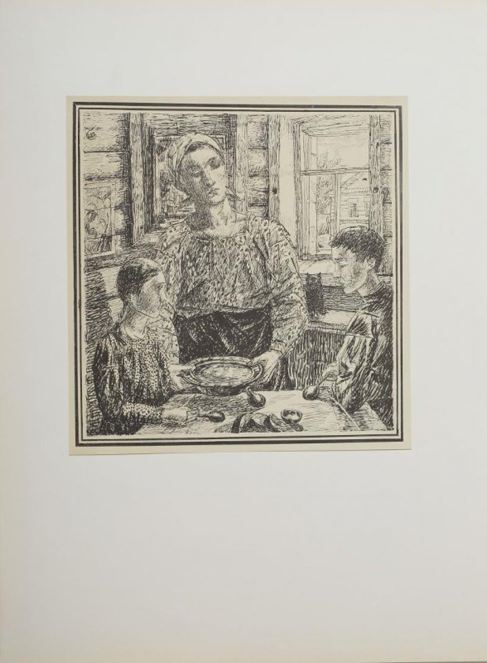 Интерьер бревенчатой избы с иконой на стене слева и окном справа. Около стола стоит молодая женщина в косынке, в кофте и темной юбке с миской в руках. За столом сидят двое подростков: девочка и мальчик. На скамейка около окна сидит кошка .