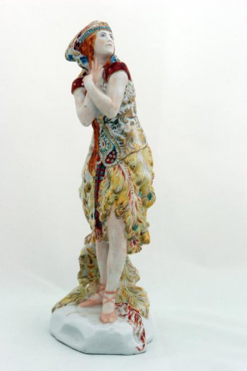 изображена Т.И.Карсавина в роли жар-птицы в балете И.Ф.Стравинского 