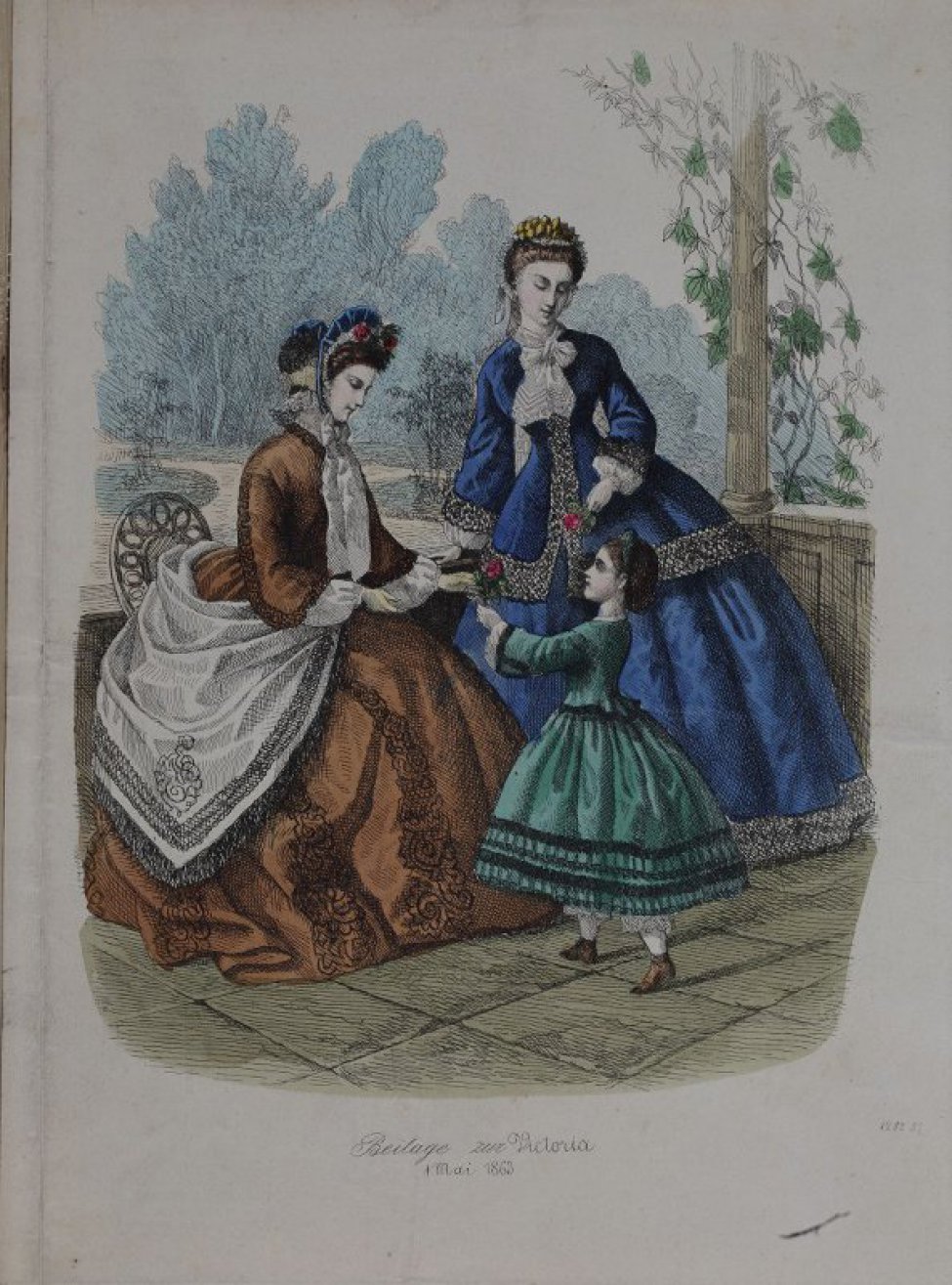 Слева изображена сидящая на стуле дама в коричневом платье и белой большой шали. К ней бежит девочка в зеленом платье с сеткой в волосах. Позади дама в синем платье.