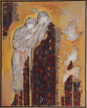 На охристом фоне приклеены фрагменты персидского ковра с национальным узором, стилизованно изображены слева 2 фигуры людей в светлых одеждах. По правому полю, друг над другом - три голубя.