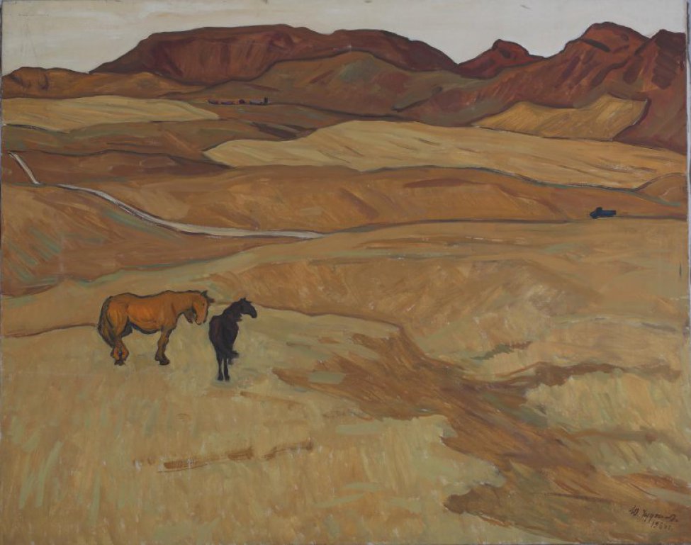 Коричневато-желтый гористый пейзаж с белой узкой полосой дороги, по которой справа движется синий грузовик. В левой части картины изображены две лошади: желтовато-оранжевой и темно-коричневой масти.