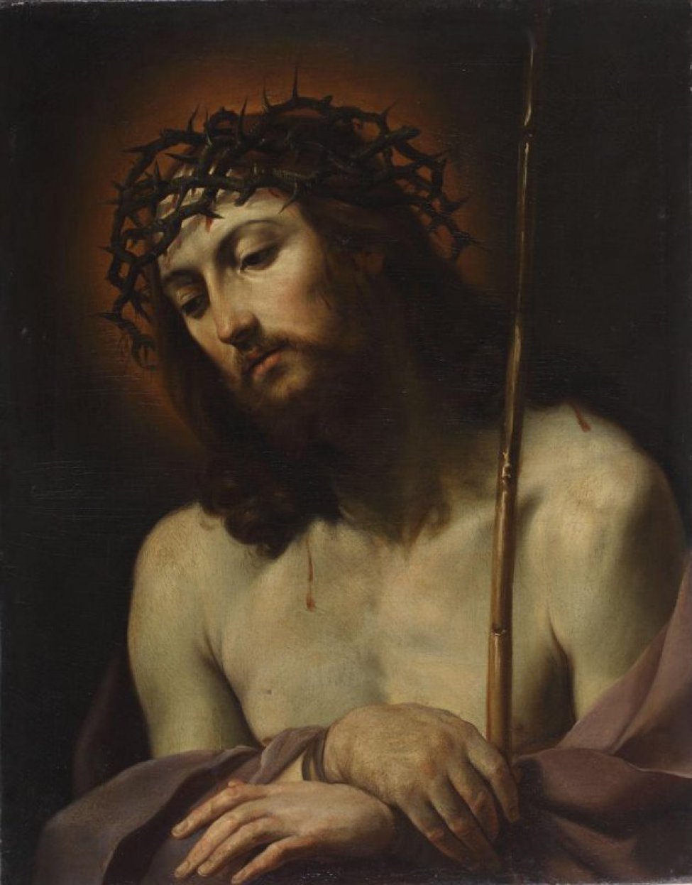 Погрудное изображение на темном фоне обнаженного Христа в терновом венце со связанными руками, склоненной влево головой, длинными волосами.