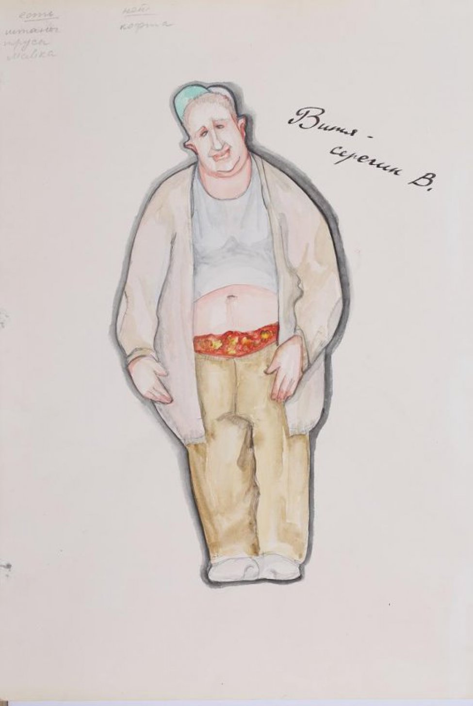 Изображен грузный молодой мужчина в серой майке, из-под которой виден живот, светлых штанах из-под которых видны красные цветастые трусы, в расстегнутой светлой кофте до колен. На голове кепка со светло-зеленым  козырьком.