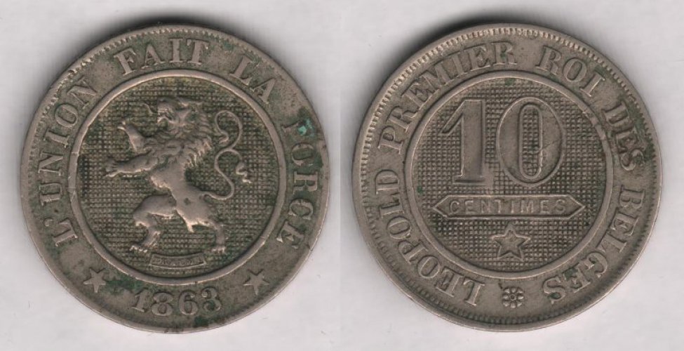 Аверс: В центре -- герб Бельгии в круглом медальоне: на фоне из мелких квадратов (чёрный цвет в геральдике) геральдический лев на задних лапах (вздыб- ленный) с высунутым языком и раздвоенным хвостом, обращённый геральдически вправо. Под изображением льва подпись автора мелким шрифтом (расположена между задними лапами) в линейной прямоугольной рамке: BRAEMT. Вокруг медальона линейная рамка. Вокруг рамки надпись с разры- вом внизу: L’UNION FAIT LA FORCE. Внизу в разрыве надписи, дата: 1863. Слева и справа от даты по пятиконечной звезде. Вокруг композиции аверса рамка из коротких зубцов (примыкает к буртику; частично стёрта справа). По краю монеты линейный буртик.
Реверс: В центре, в круглом медальоне, на фоне из мелких квадратов -- обозначение номинала в 2 строки: 10 / CENTIMES. Цифра номинала выполнена круп- ным шрифтом; 2-я строка номинала выполнена мелким шрифтом, расположена на гладком фоне, вокруг строки тонкая линейная рамка, образующая горизонтальный пятиугольник (с острыми углами с правой и левой стороны). Под номиналом пятиконечная звезда. Вокруг композиции медальона ли- нейная рамка. Вокруг рамки надпись с небольшим разрывом внизу: LEOPOLD PREMIER ROI DES BELGES. Внизу, в разрыве надписи, круглая розет- ка, состоящая из 8 лепестков и кружка в центре (в центре кружка маленькая углубленная точка). Вокруг композиции реверса рамка из коротких зубцов (примыкает к буртику). По краю монеты линейный буртик.
Гурт: пунктирный (В виде углублённых (контррельефных) квадратов.)