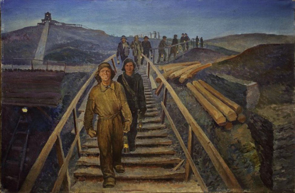 Изображены двое шахтеров в синих комбинезонах, с шахтерскимим лампочками в руках, спускающиеся в сумерках по лестнице по направлению к зрителю. За ними видны еще трое идущих шахтеров. В верхнем левом углу видно надшахтное сооружение. Небо темно-синее.