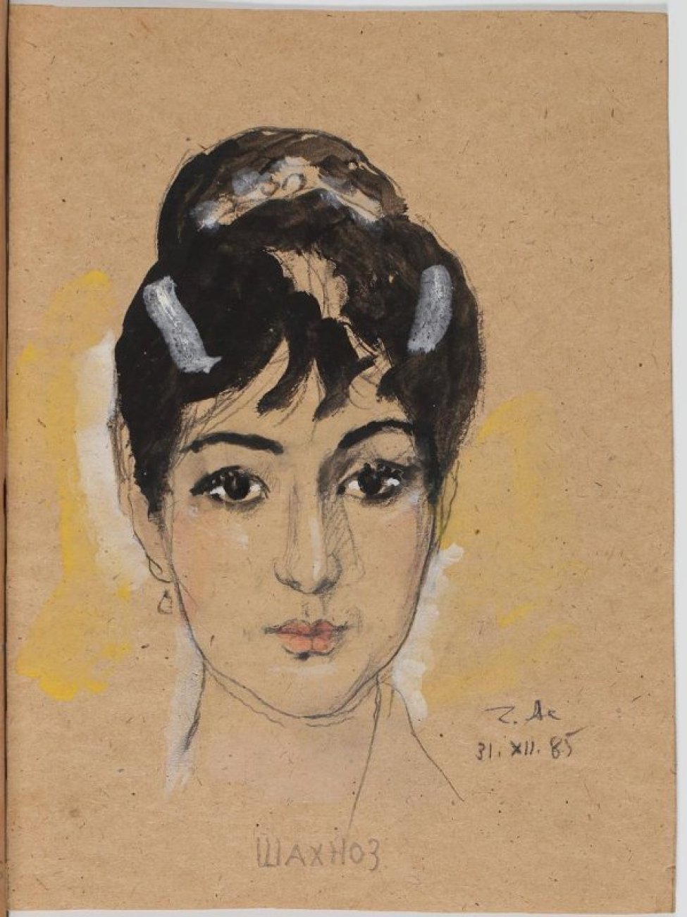 Оплечное изображение в фас черноволосой молодой женщины с высокой прической; взгляд темных глаз направлен на зрителя, розовые губы плотно сжаты.