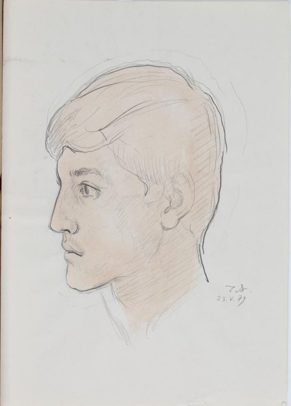 Изображена в левый профиль голова молодого мужчины, с волосами волной, закрывающими лоб.